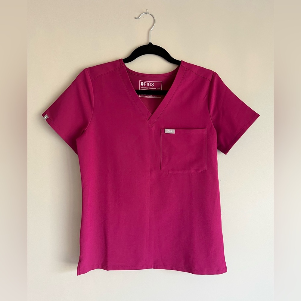 Figs // Catarina One-Pocket Scrub Top // Dark Magenta // XS // NWT